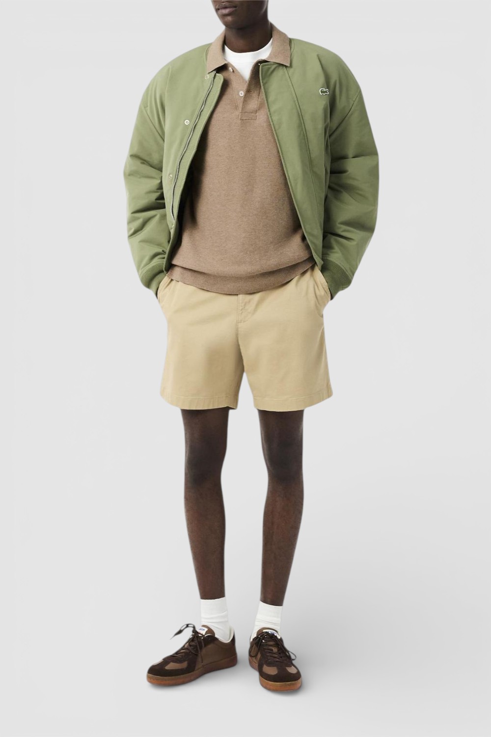 תמונת כל הלוק של חולצת פולו